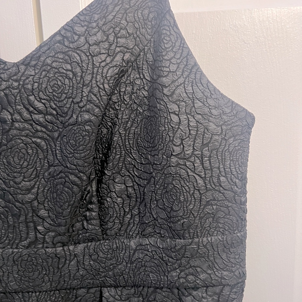Embossed black dress - Picture 2 of 5